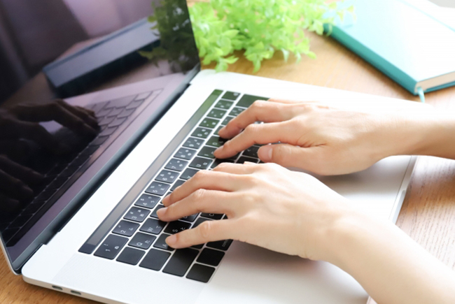 24時間Web予約を使いオンライン予約をして頂きます。